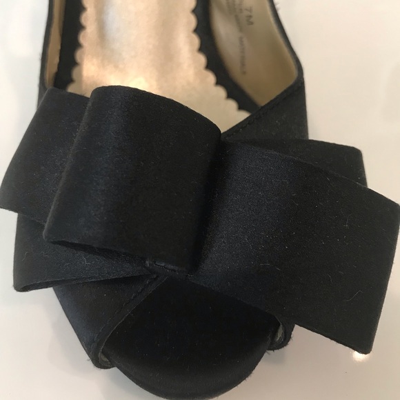 Me Too Jeanette Pump Heel - Black Size 7 - Picture 2 of 8